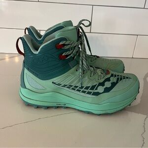 Size 9 Saucony Ultra Ridge GORE-TEX Sprig/Moss Women's Shoes